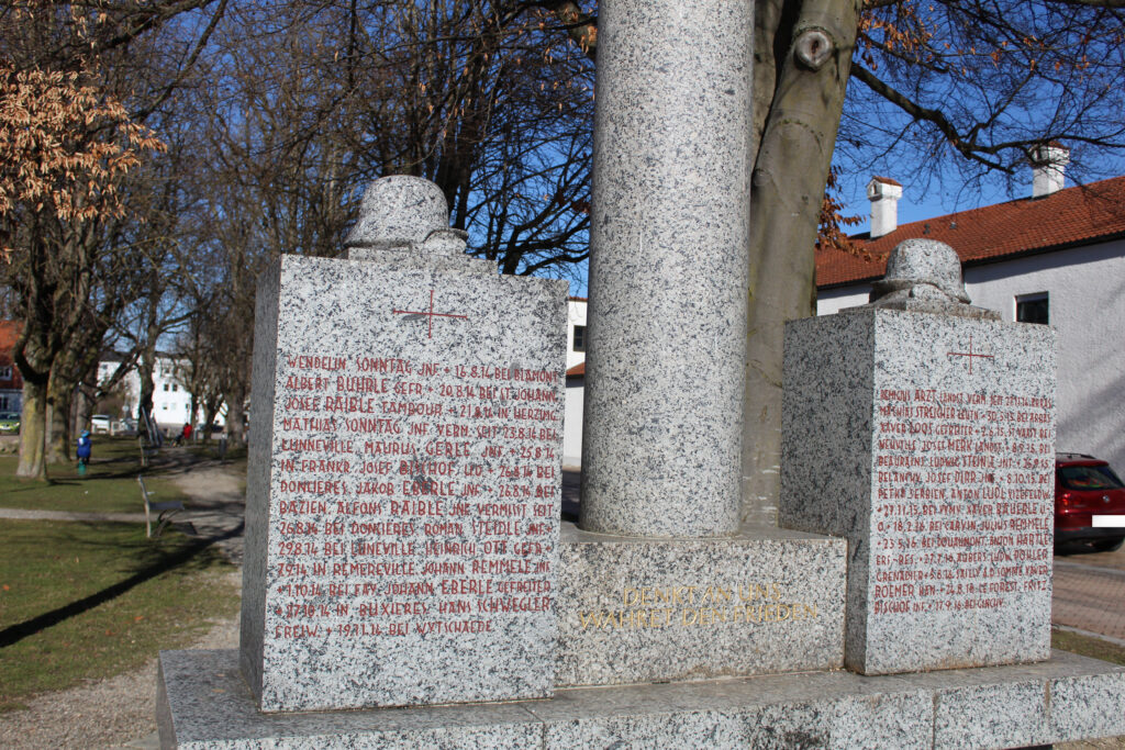 Weltkriegs-Mahnmal Illertissen - Kriegerdenkmal - Martinsplatz 