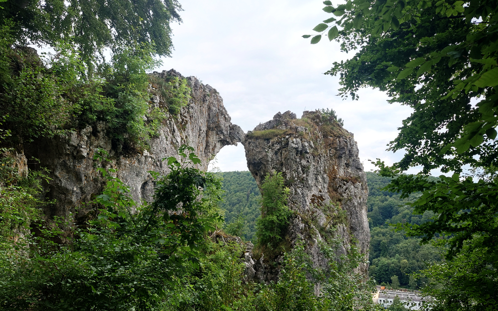 Wandern zur Küssenden Sau - Ruine Günzelsburg - Brillenhöhle - Blaubeuren - Wandern im Achtal 2