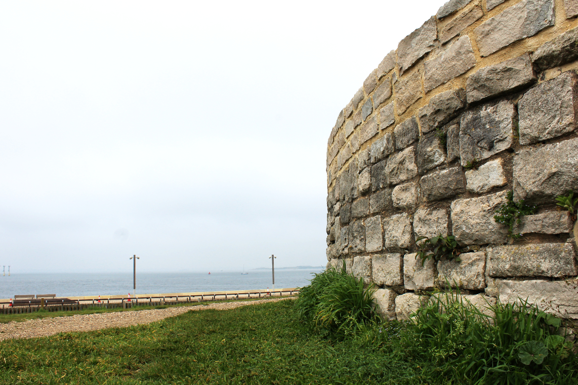 Portsmouth England - Ausblick aufs Meer - mit Turm - Mauer