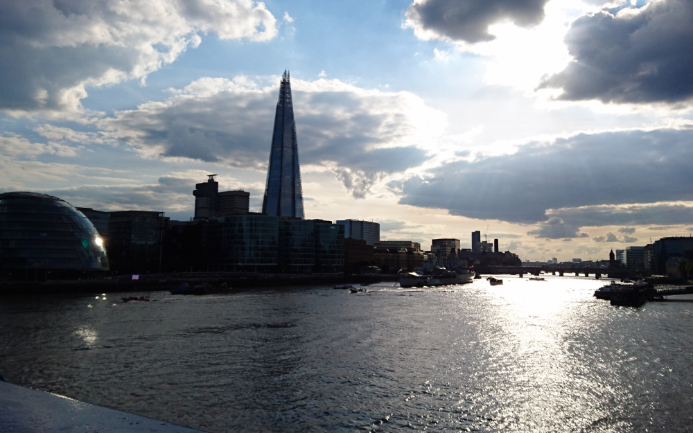 London The Shard Thamse Vaders Helmet